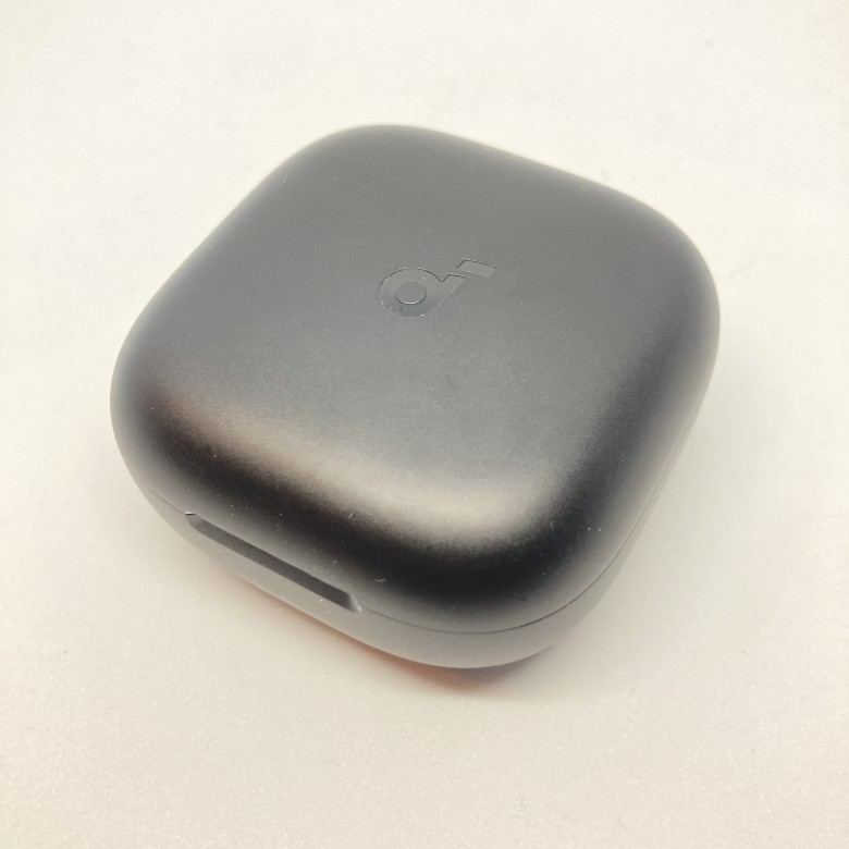 ANKER Soundcore P31i 充電ケース