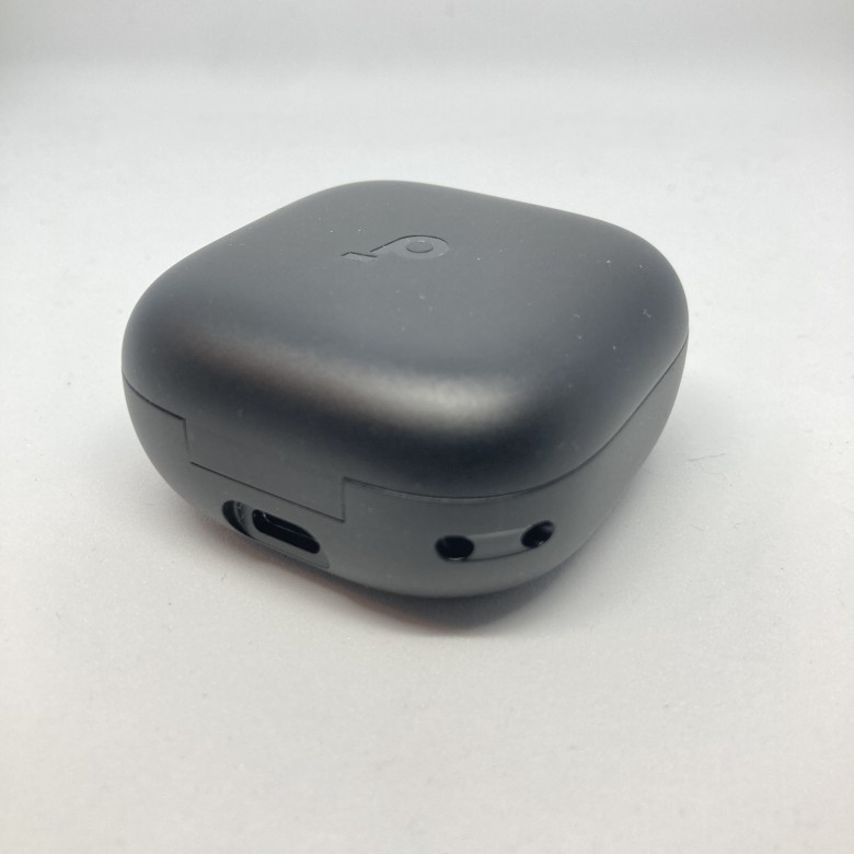 ANKER Soundcore P31i 充電ケース